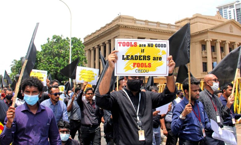 आर्थिक मंदी से निपटने के लिए सर्वदलीय सरकार के गठन पर श्रीलंका में अहम वार्ता
